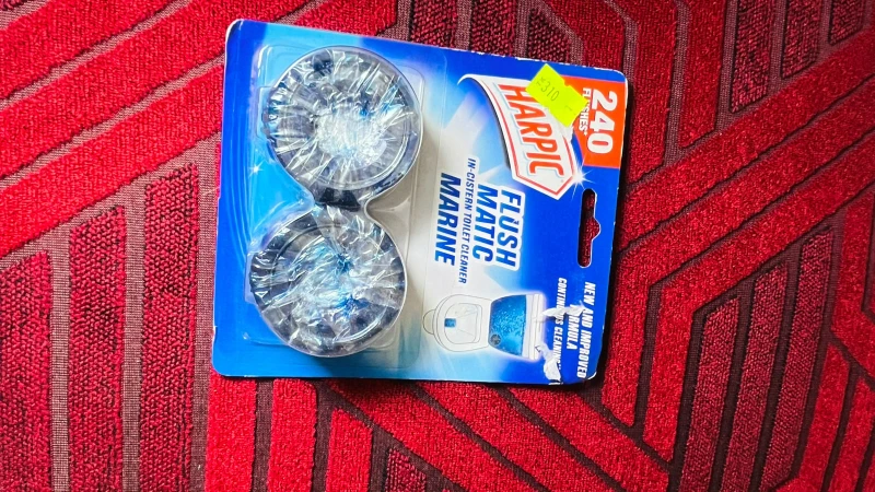 In-cistern toilet cleaner